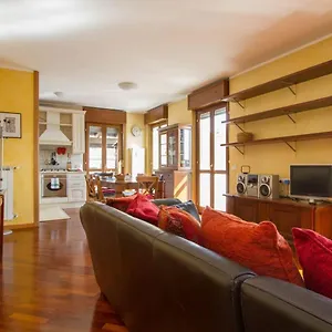 Bright House With 2 Bedrooms&a Unique Terrace Appartement Bergame